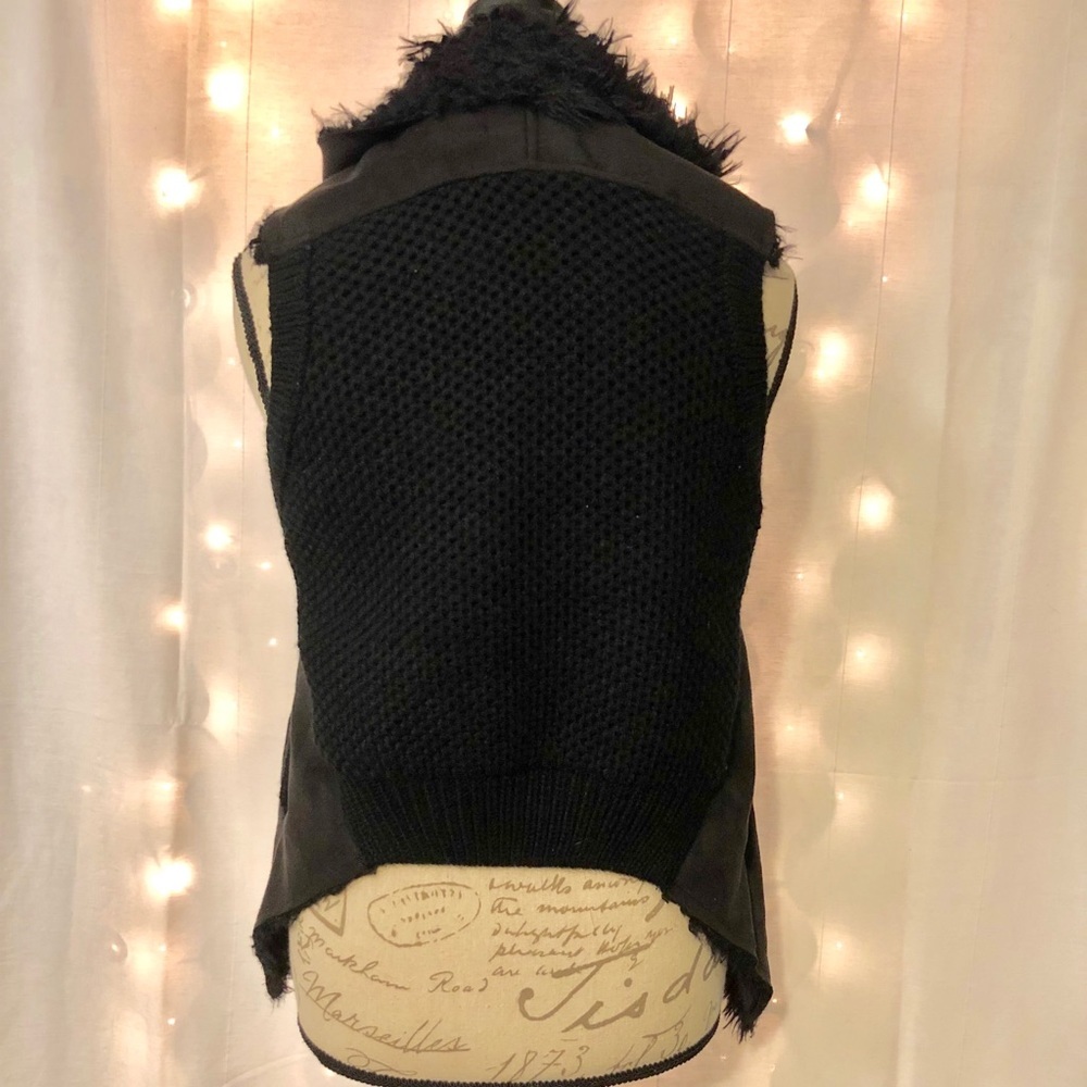 2[Love Tree] New! Faux fur black vest crochet back - Picture 7 of 7